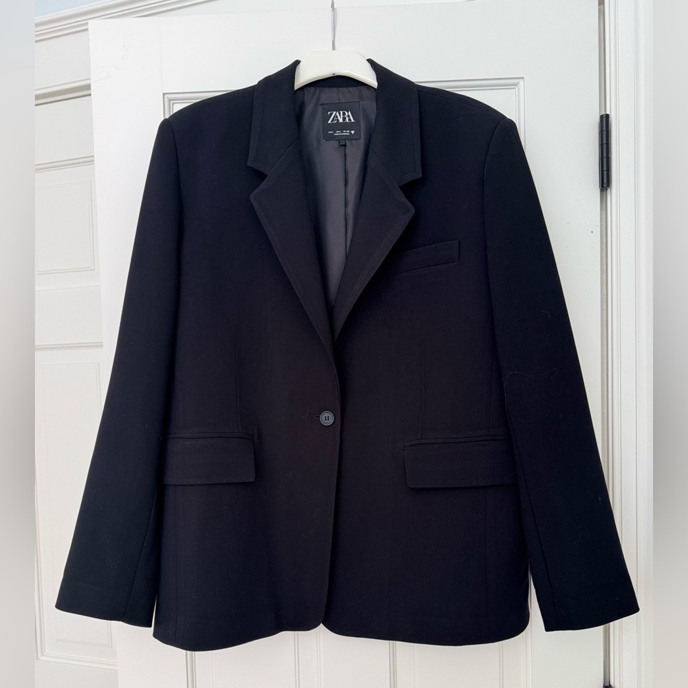 Zara women’s oversized black blazer